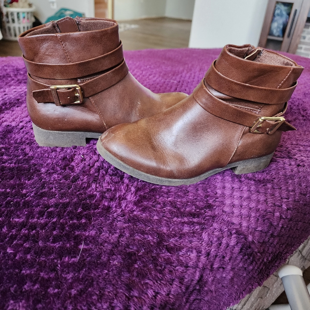 Girls boots